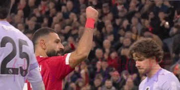 萨拉赫复出送助攻！85天第一次，球迷齐声高歌，名宿发声：留下来